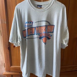 Vintage 90’s NBA 1999 New York Knicks Playoffs “Go New York Go!” Graphic Tee